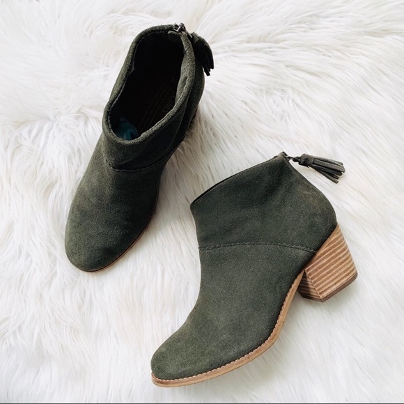 Tom’s Suede Boots in Forest | XS | - Picture 2 of 4